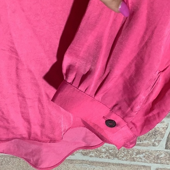 Vince Camuto NEW - Sz M - pop over blouse - silky feel and flow - bright pink - Picture 4 of 5